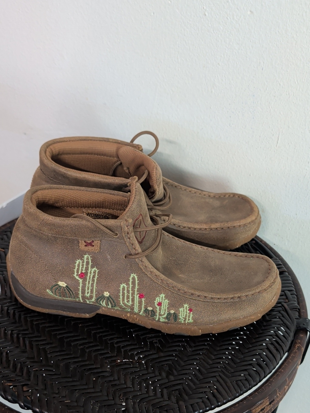Twisted X Shoes Womens Size 7 M Tan Chukka Moc Cactus Embroidered Western Cute
